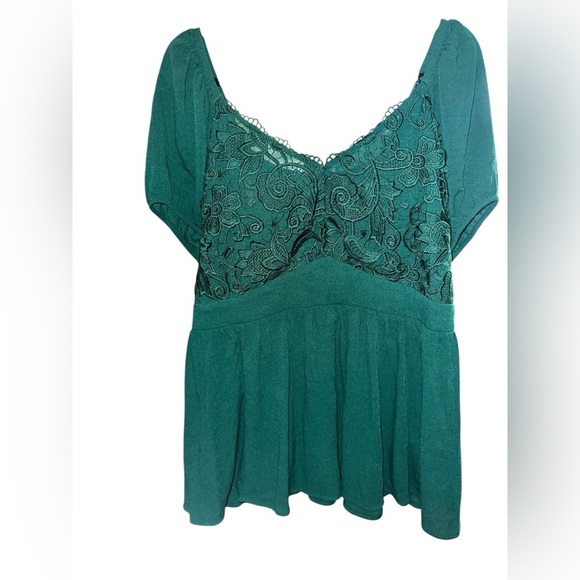 Torrid Green Blouse Size 1 Plus V Neck Short Slevee Rayon Top - Picture 2 of 6